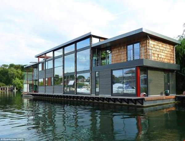 گران‌ترین خانه معلق بر روی آب