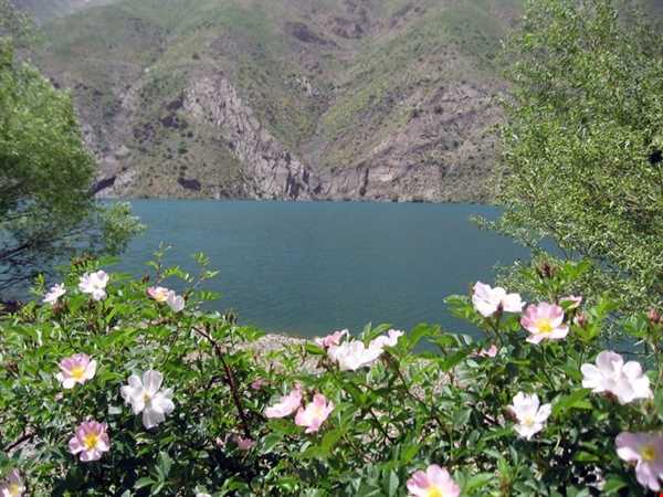 دریاچه گهر  ، یکی از زیباترین دریاچه‌های کوهستانی خاورمیانه