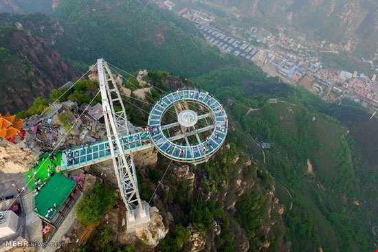 پل شیشه ای خارق العاده در چین