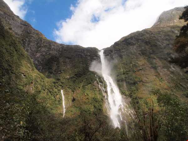 معروفترین آبشار کشور نیوزلند