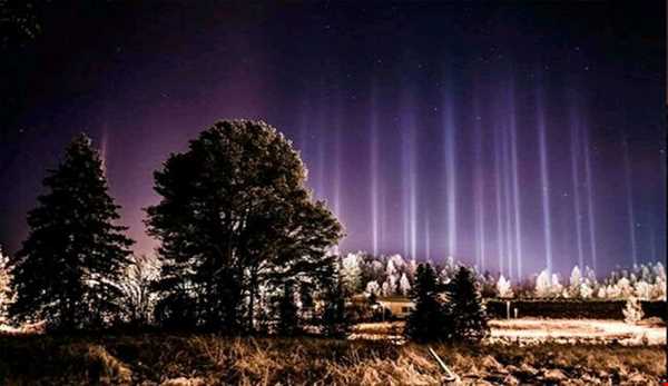 ستون‌های نوری و شگفت انگیز در شمال کانادا