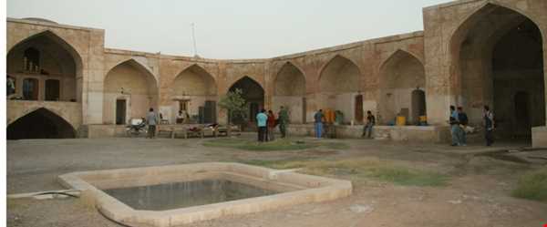 کاروانسرای شاه عباسی یا قصر بهرام گور در شهرستان گرمسار
