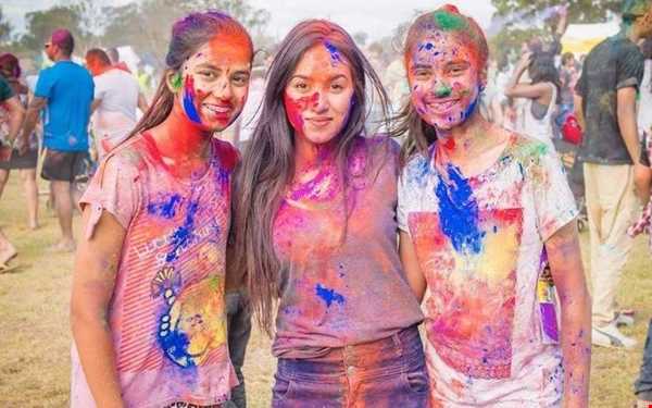 برپایی جشن رنگ در استرالیا با الهام از جشن هولی هند