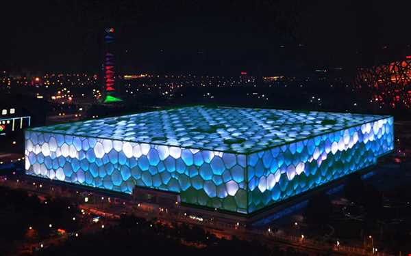 معماری بی‌نظیر مرکز ملی ورزش‌های آبی پکن