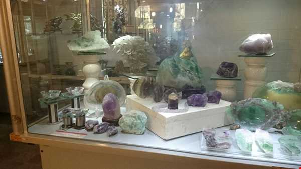 موزه سنگ و گوهر دریای نور ارم (شیراز)