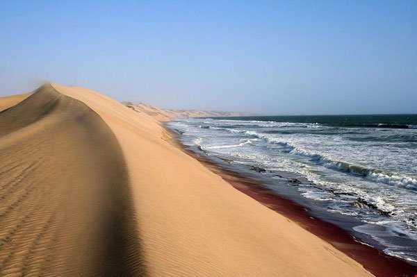 برخورد صحرا با دریا، یکی از حیرت انگیزترین جای کره زمین