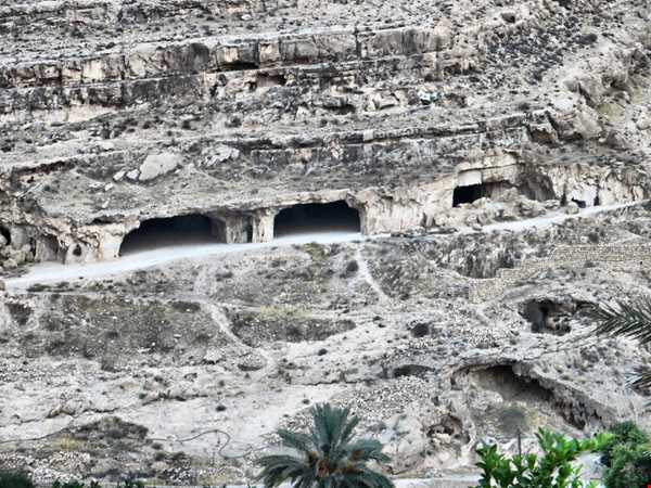 سنگ اشکن بزرگ‌ترین غار دست ساز ایران و جهان