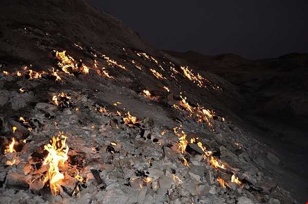 طبیعت شگفت انگیز کوه آتشین در رامهرمز