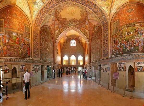 بازدید از طبیعت سر سبز شمال و آثار تاریخی اصفهان با اجاره روزانه خانه