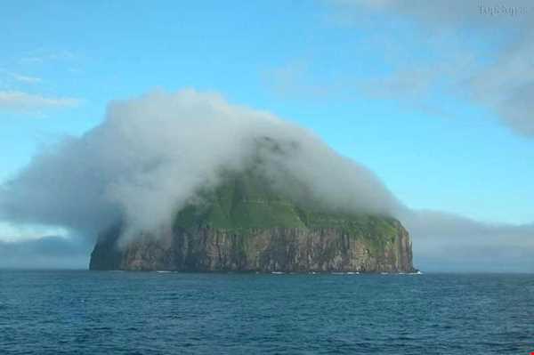 زندگی ابدی جزیره لیتلا دیمون با ابرها