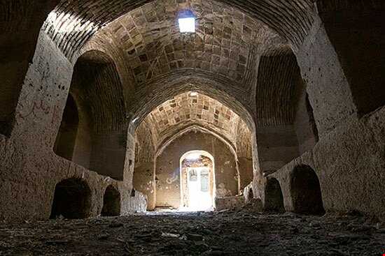 «قلعه قمیشلو» تاریخی کهن در مخروبه‌های تیران و کرون