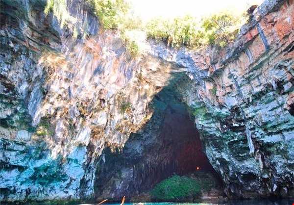 غار شگفت‌انگیز میلیسانی