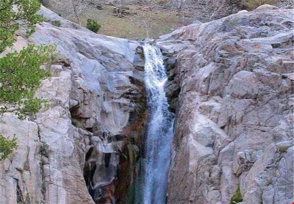 وروار مرتفع‌ترین آبشار خاورمیانه در جیرفت