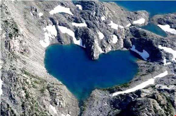 دریاچه قلبی