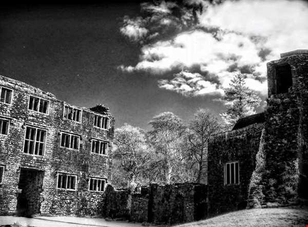 یکی از قلعه‌های اشباح در انگلیس