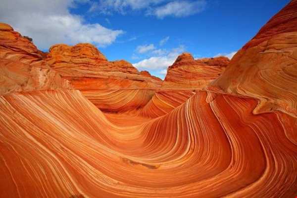 صخره‌های موجی شکل در آمریکا