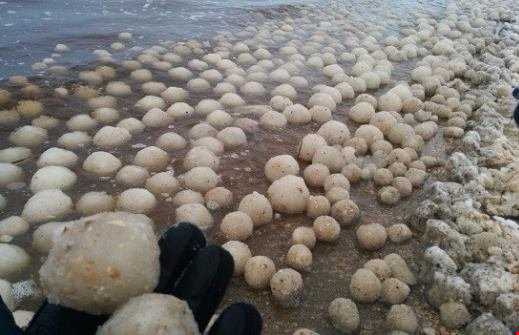 توپ‌های عجیب در دریاچه میشیگان