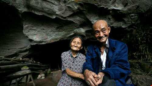 زندگی باورنکردنی 54 ساله زن و شوهر در غار