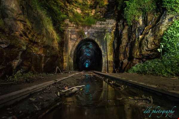 تونل متروکه هلنزبرگ واقع در  سیدنی استرالیا
