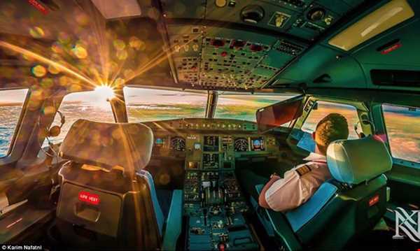 چرا در هنگام برخاستن هواپیما، نور کابین را کم می‌کنند؟