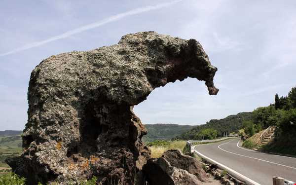 صخره فیلی ایتالیا