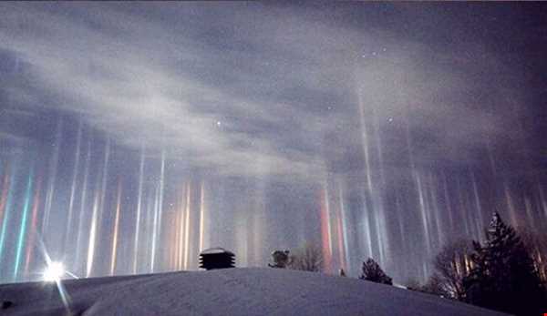 ستون‌های نوری و شگفت انگیز در شمال کانادا