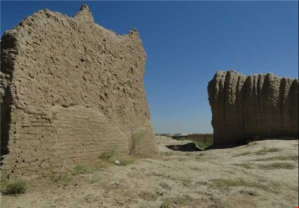 دیوارهای خانه امام رضا (ع) در «مرو» قدیم