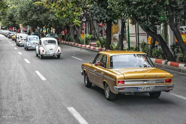 دومین نمایشگاه رژه خودروهای کلاسیک در تبریز