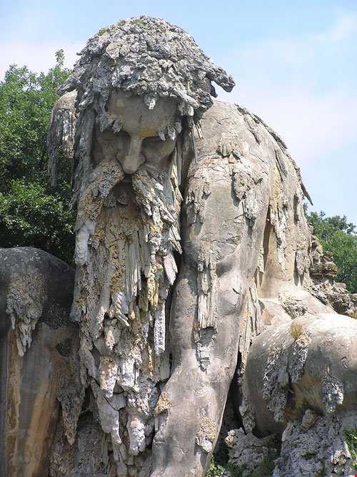 مجسمه کلوسوس