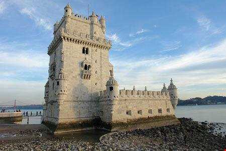 یکی از شگفتی‌های کشور پرتغال، برج بلم یا قصری در میان دریاست.