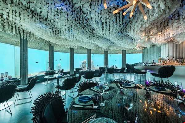 رستوران خارق‌العاده‌ای در اعماق اقیانوس