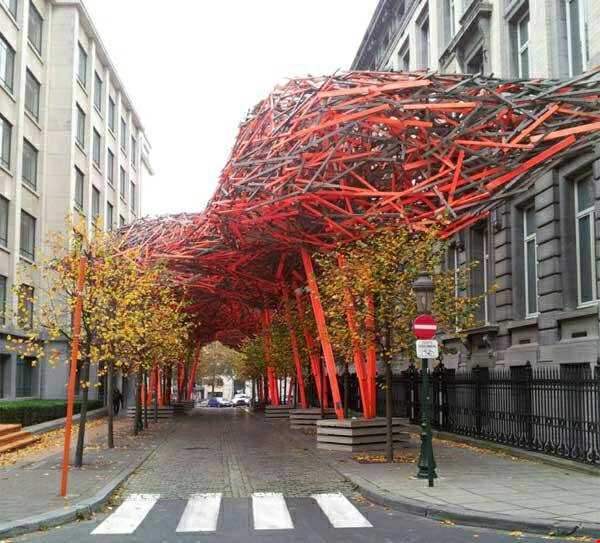 شهری چوبی تندیس گون اثر هنرمند بلژیکی