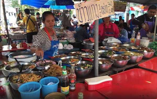 بازار آخر هفته چاتوچاک