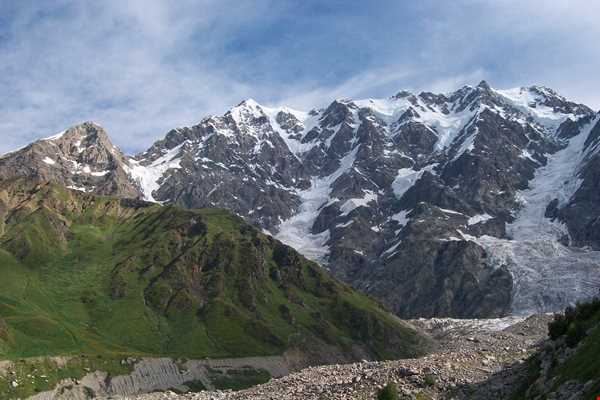 شخارا کوهی با 9 قله