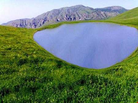 دریاچه زیبای قالغانلو