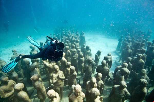 موزه زیر آبی کانکون مکزیک