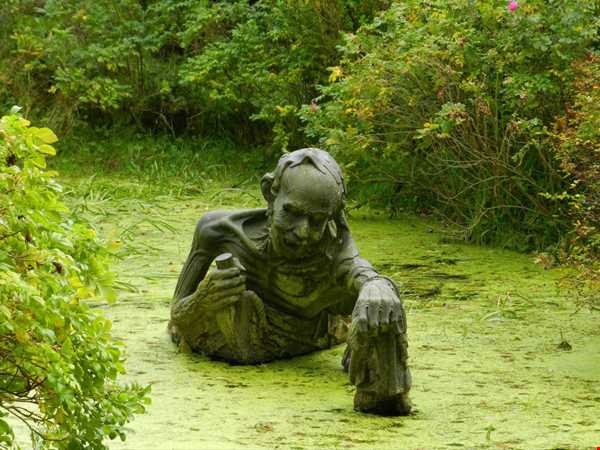 پارکی با مجسمه‌های عجیب و ترسناک در ایرلند