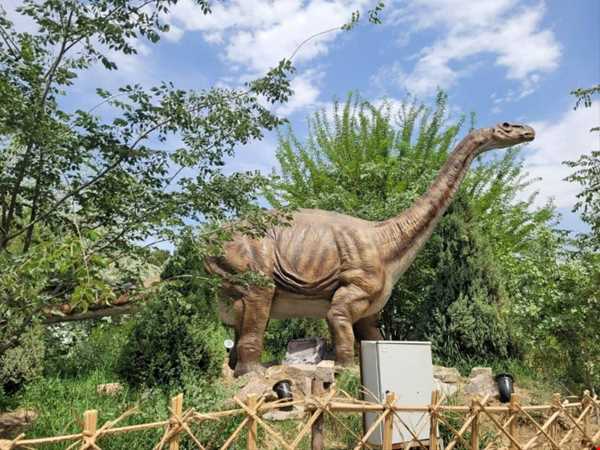 ‌پارک ژوراسیک مشهد؛ سفر به عصر دایناسورها در دل مشهد
