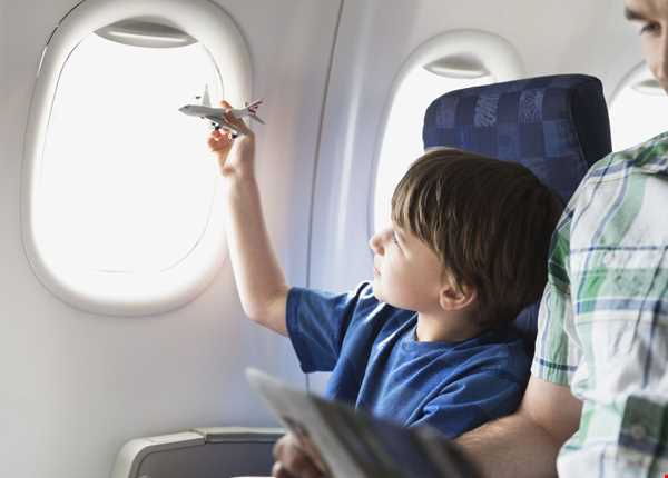 با این روش‌ها ارزانترین بلیط هواپیما را برای کودک خود خریداری کنید
