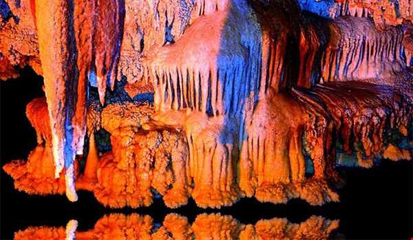 طولانی‌ترین غار آبی دنیا کجاست؟