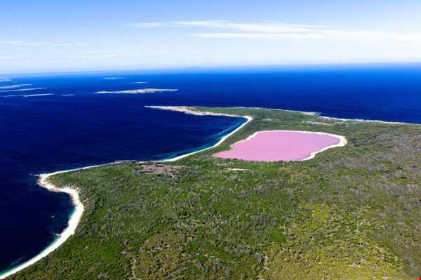 دریاچه صورتی شگفت‌انگیز در غرب استرالیا