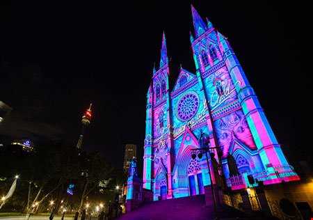 نورپردازی در نمای برج‌های سیدنی