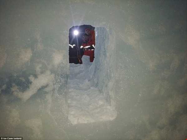 بزرگترین غار یخی ساخته بشر در ایسلند