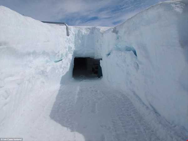 بزرگترین غار یخی ساخته بشر در ایسلند