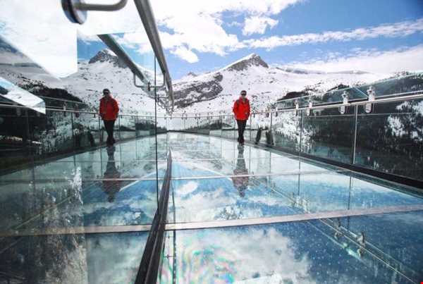 سازه ای دیدنی برای قدم زدن در آسمان یخچال طبیعی کانادا