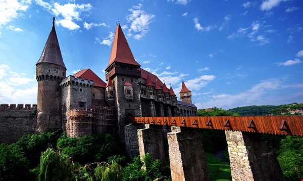 قلعه هونیاد؛ بزرگ‌ترین قلعه‌های اروپا