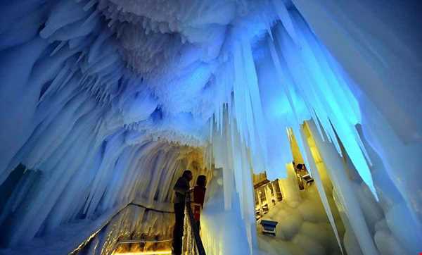 غار یخی زیبا و دیدنی کوه نینگوا