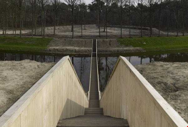 پلی نامرئی در هلند