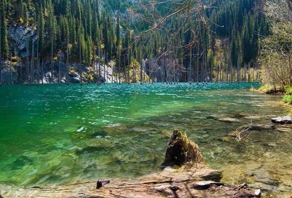 دریاچه ای زیبا برای توریست ها