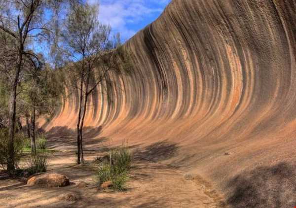 صخره ای مواج و زیبا در استرالیا